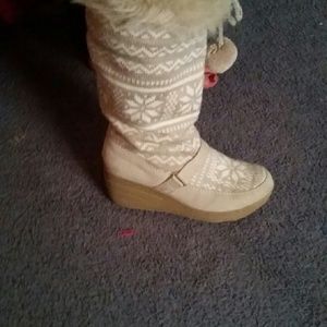 Red Camel healed winter boots