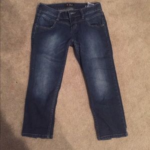 Guess Jean capris.