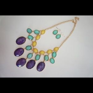 Multicolored necklace with matching earrings