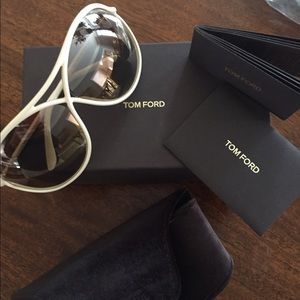 Tom Ford Vicky Sunglasses. TF184 25G cream
