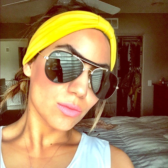 Rayban aviator looks like. Great condition.