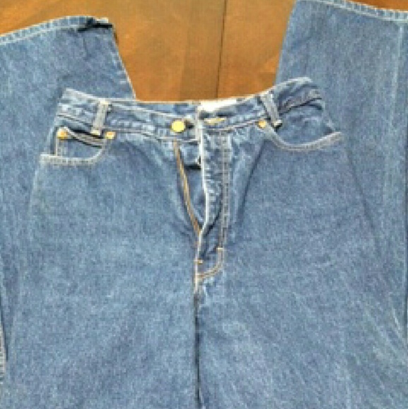 Calvin Klein - Picture 3 of 4