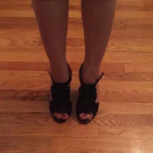 NEW Steve Madden Luxe Satin Ruffle Heels Sz 7