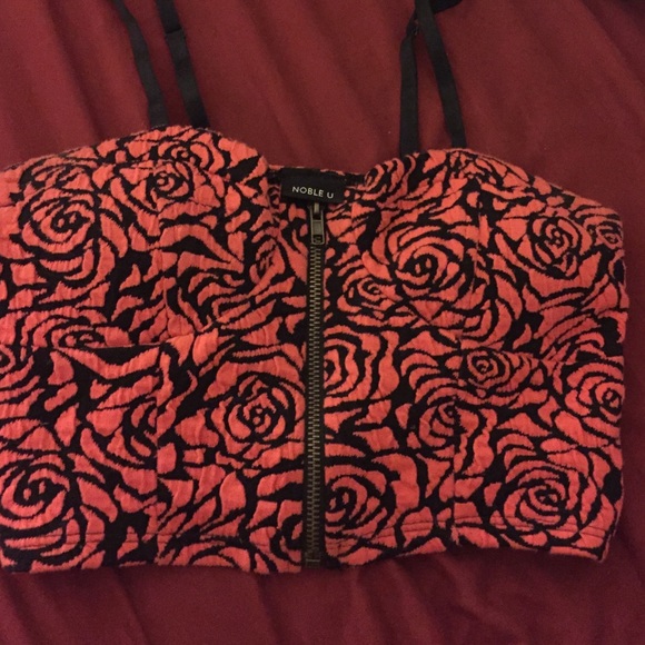 Crop top - Picture 1 of 1