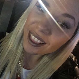 Meet your Posher, Ivona