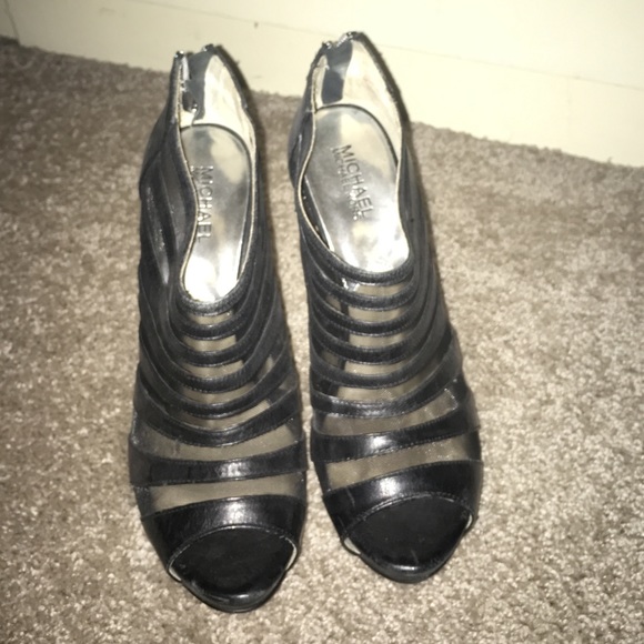 Micheal kors black heels