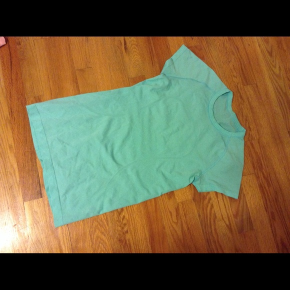 Lululemon size 6 swiftly tech short sleeve crew
