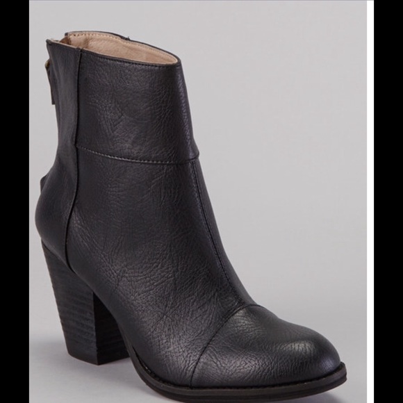*SOLD* Chelsea Crew Black Booties