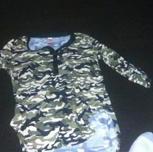 Camouflage dress shirt. Half sleeve.