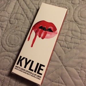 Got trade with @islandbabebtq only Kylie 22 lipkit