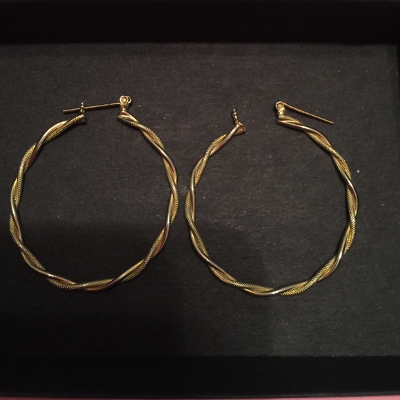 Jewelry - 🌟 Gold two-tone twist large hoop earrings 🌟