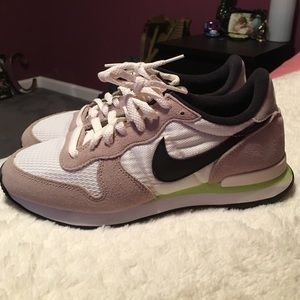 Nike Internationalist (women's)