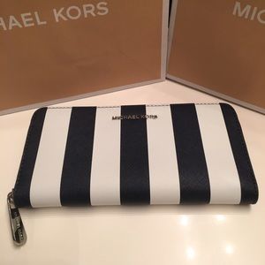 Michael Kors Authentic Continental Wallet