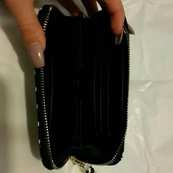 Black and white wristlet - Picture 2 of 2