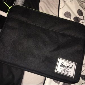 ⭐️SOLD⭐️Herschel laptop case 13 inch