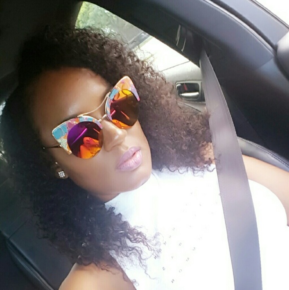 Retro Inspired Cat Eye Sunglasses - Picture 3 of 4