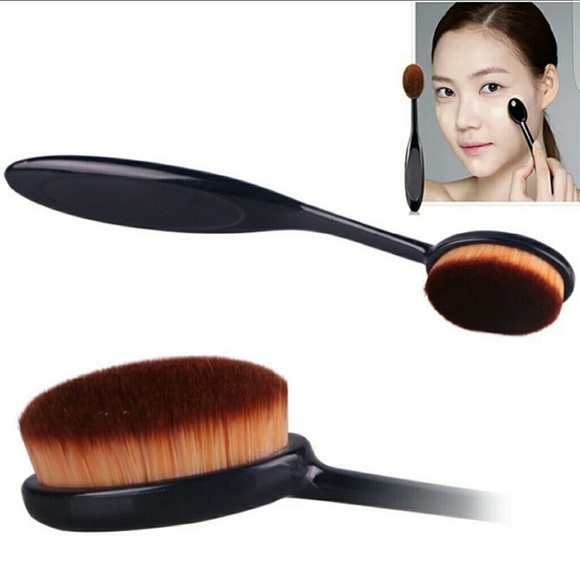 *SOLD* Pro Oval Makeup Foundation Brush - Picture 2 of 2