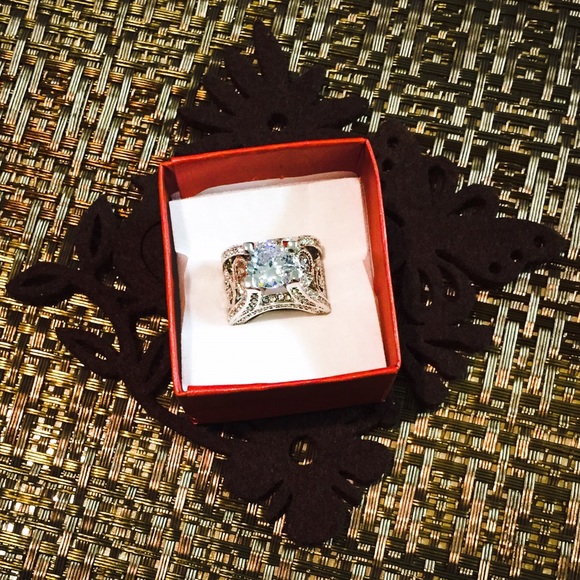 💍✨ 🎉HP🎉chunky statement ring✨💍 - Picture 4 of 4