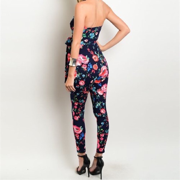 ❗️LAST ONE❗️🎉2x HOST PICK🎉 Floral Jumpsuit - Picture 2 of 3