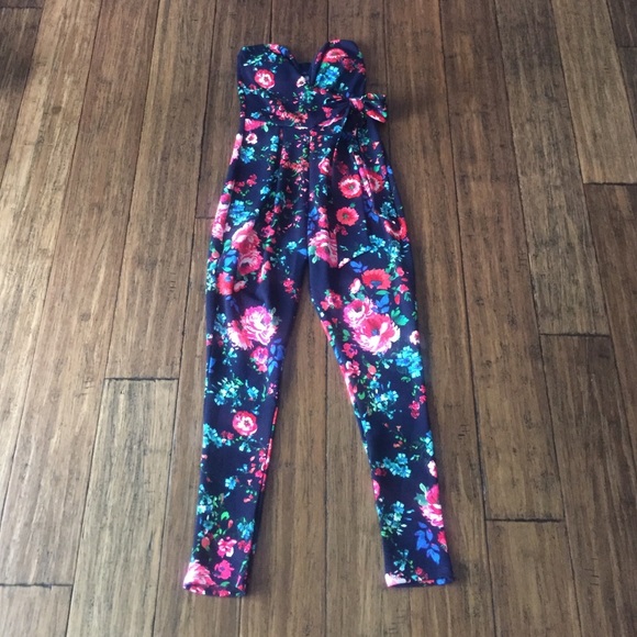 ❗️LAST ONE❗️🎉2x HOST PICK🎉 Floral Jumpsuit - Picture 3 of 3