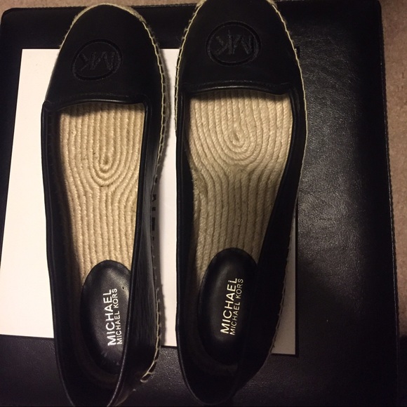 Micheal Kors Flats