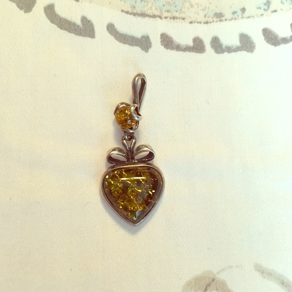 Beautiful pendant to dress up any outfit!