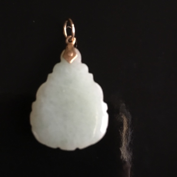 Jade buda charm in 18k gold - Picture 3 of 3