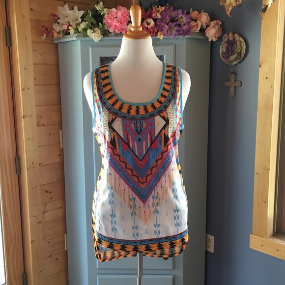 Unique & Stylish Top. Brand NEW! - Picture 3 of 4