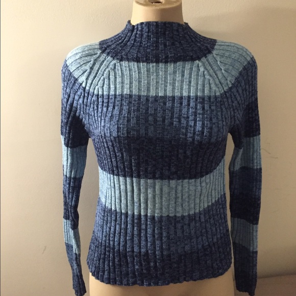Jamie <3 Scott blue sweater. Size med