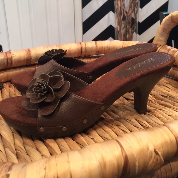 Bongo brown flower heels size 8 new!