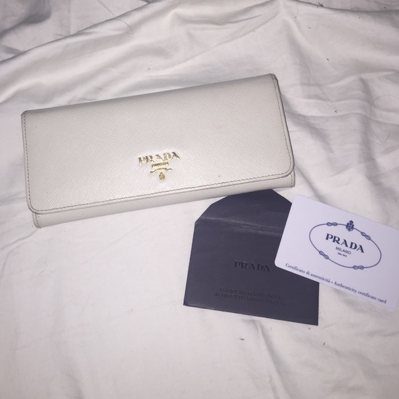 AUTHENTIC PRADA WALLET ! SAFFIANO - Picture 1 of 3