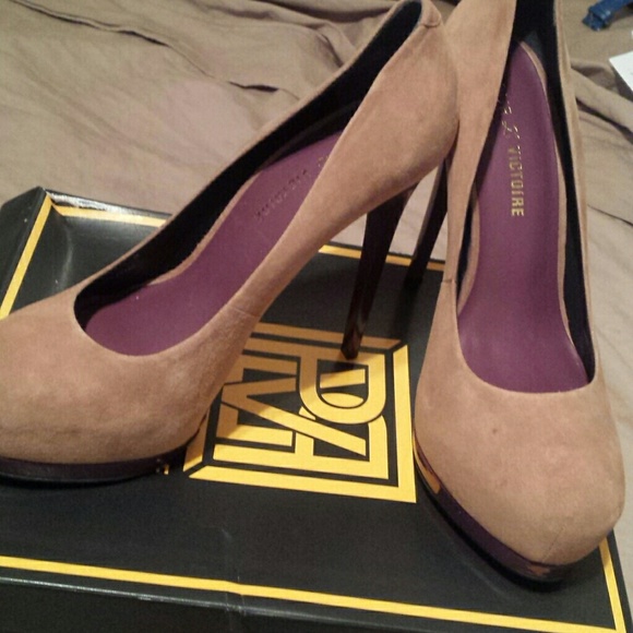 shoes - Picture 1 of 3