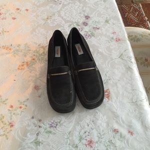 Talbots 9 1/2AA like new suede flats