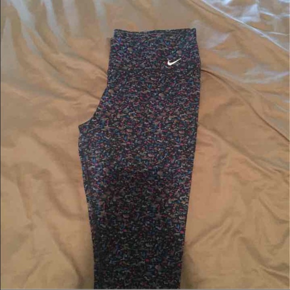 Nike legend dri fit capris