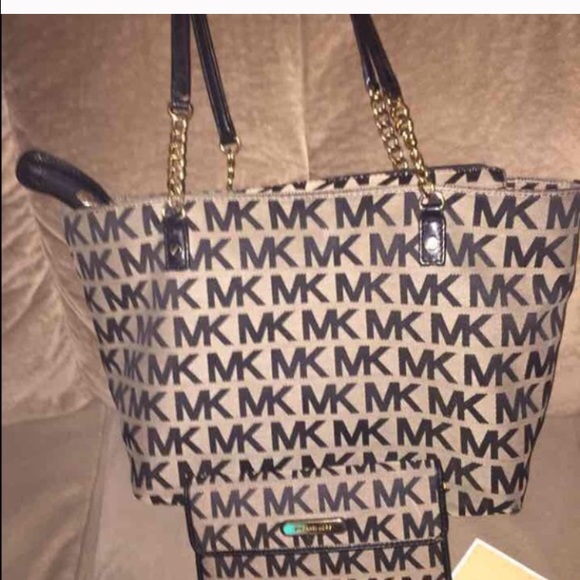 MK purse and wallet