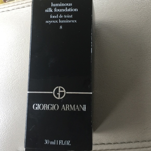 Giorgio Armani luminous silk foundation shade #8