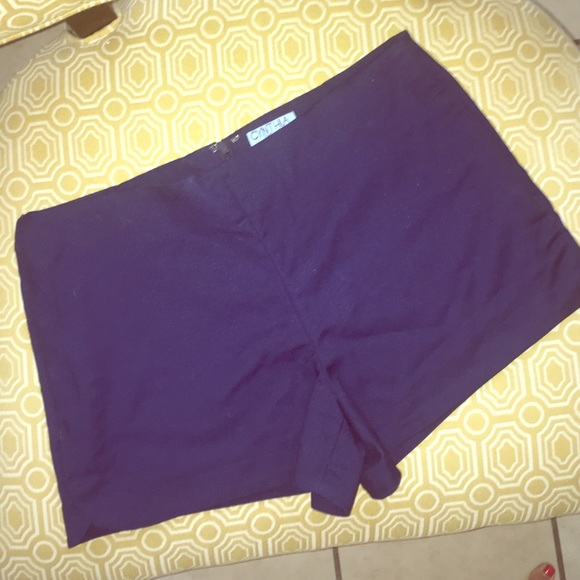 Closet clear out ⭐️⭐️Cynthia Rowley shorts 💐