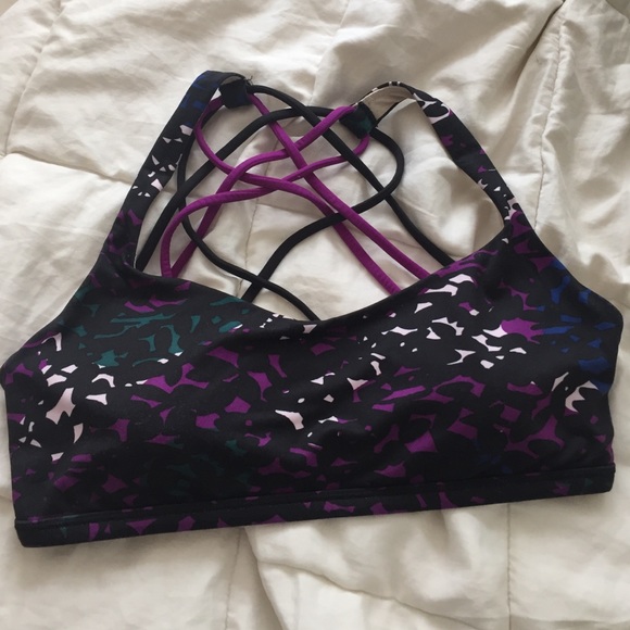 Lululemon sports bra ! So cute size 6