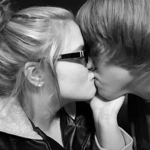 Meet your Posher, Macy