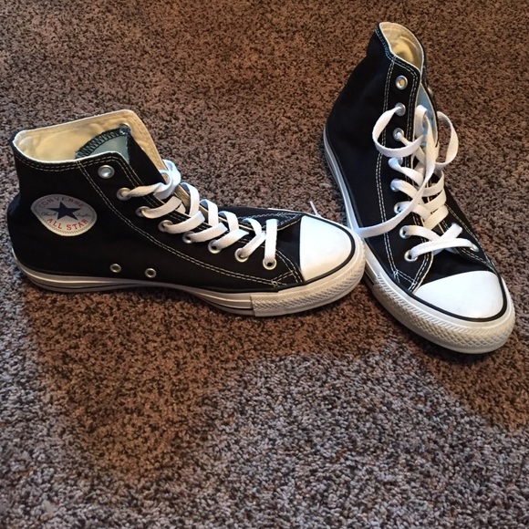 Converse Shoes - Size 10 Women's Hightop Converse