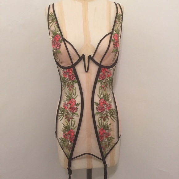 VS Designer Rose Garter Slip! - Picture 2 of 4