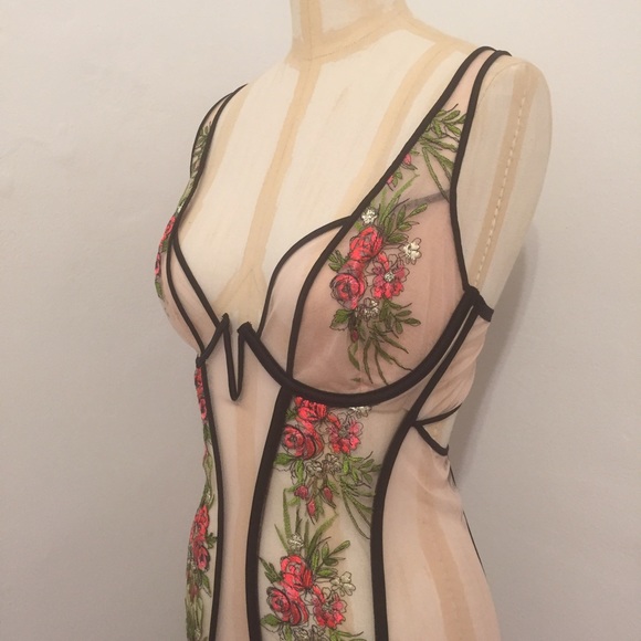 VS Designer Rose Garter Slip! - Picture 3 of 4