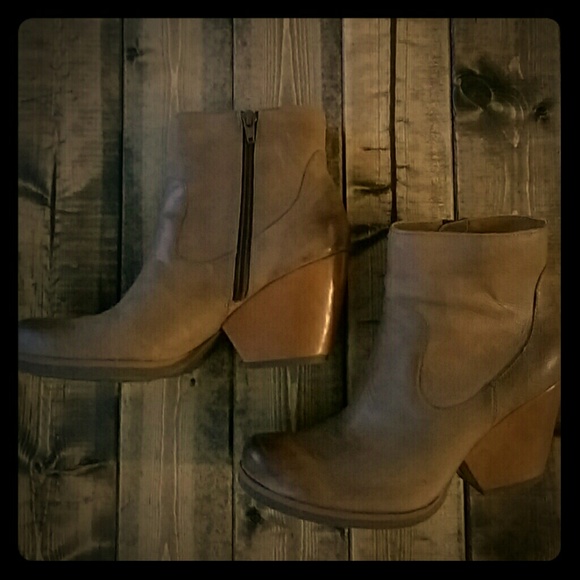 Korks boots by Korks Ease