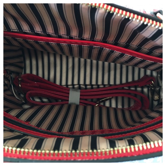 🎉🎉HPs 5/21, 10/10🎉🎉New - Red HandBag - Picture 4 of 4