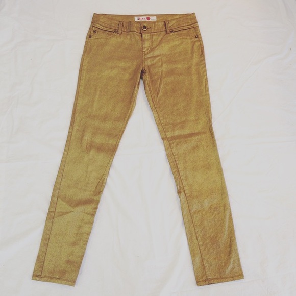 'Golden Girl Power' (gold skinny jeans)