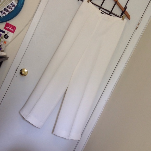 The classic wide leg white pant, sz 8