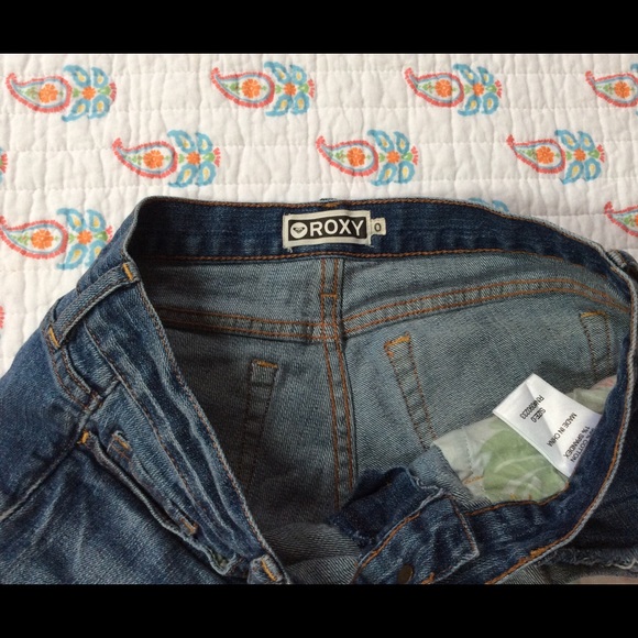 Sexy Roxy Short Short - Picture 3 of 3