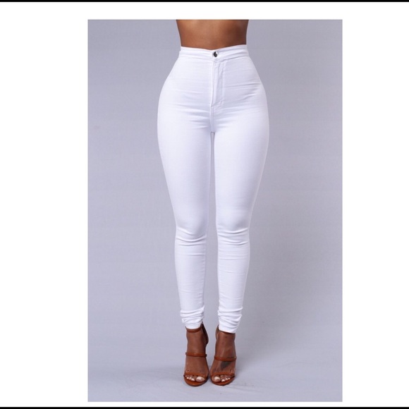 Very high waist white denim! Perfect for Summer
