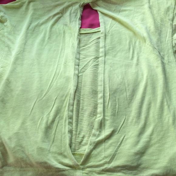 VS PINK yellow loose fitting tee with open back - Picture 3 of 4
