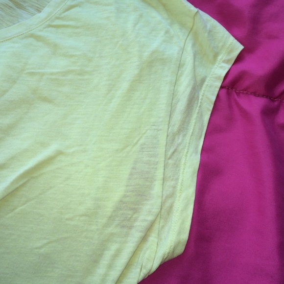 VS PINK yellow loose fitting tee with open back - Picture 4 of 4